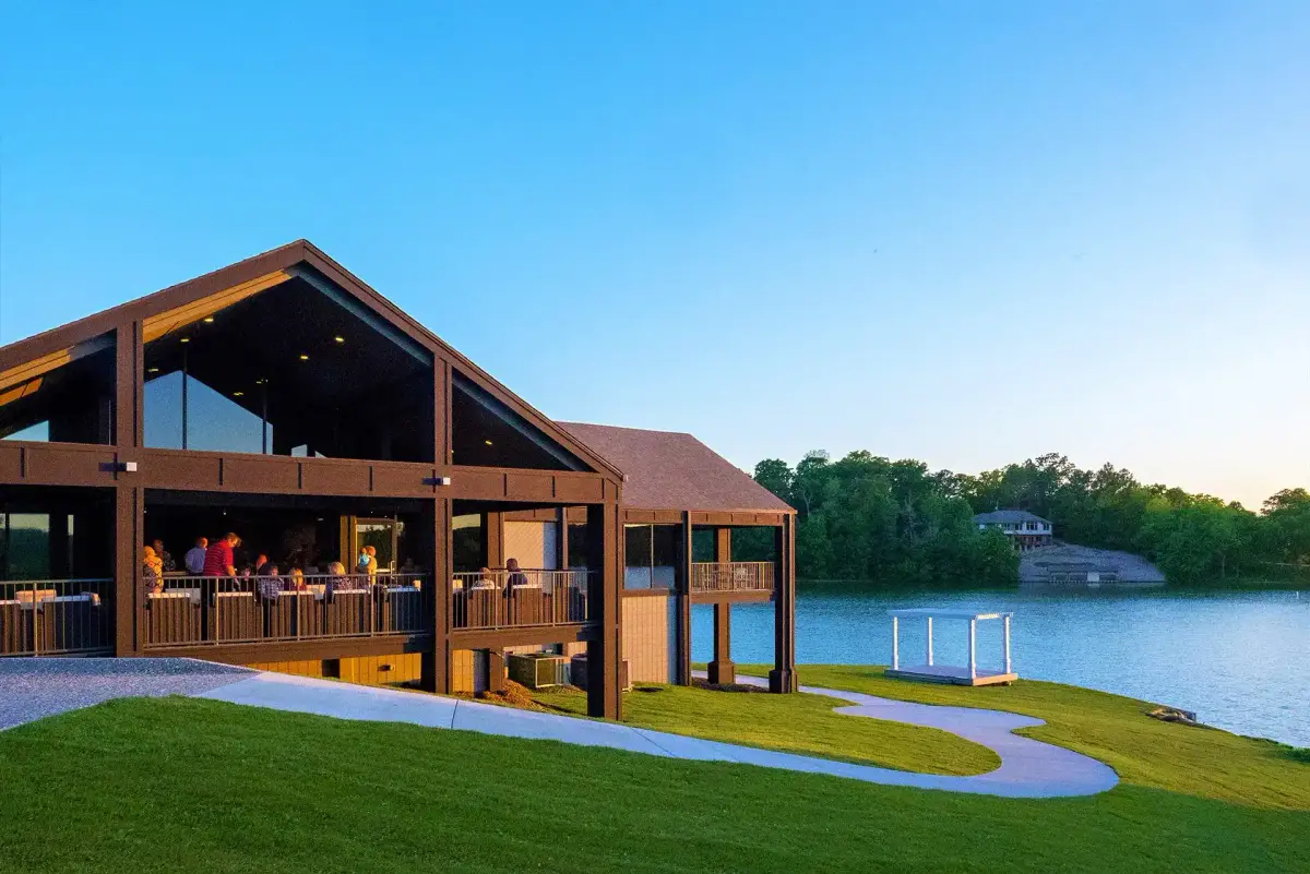 Bella Vista Lakepoint restaurant on the lake in Arkansas