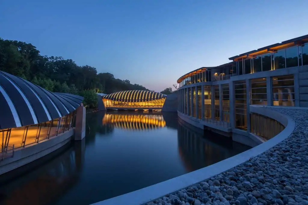 Modern architecture and cultural venue in Northwest Arkansas