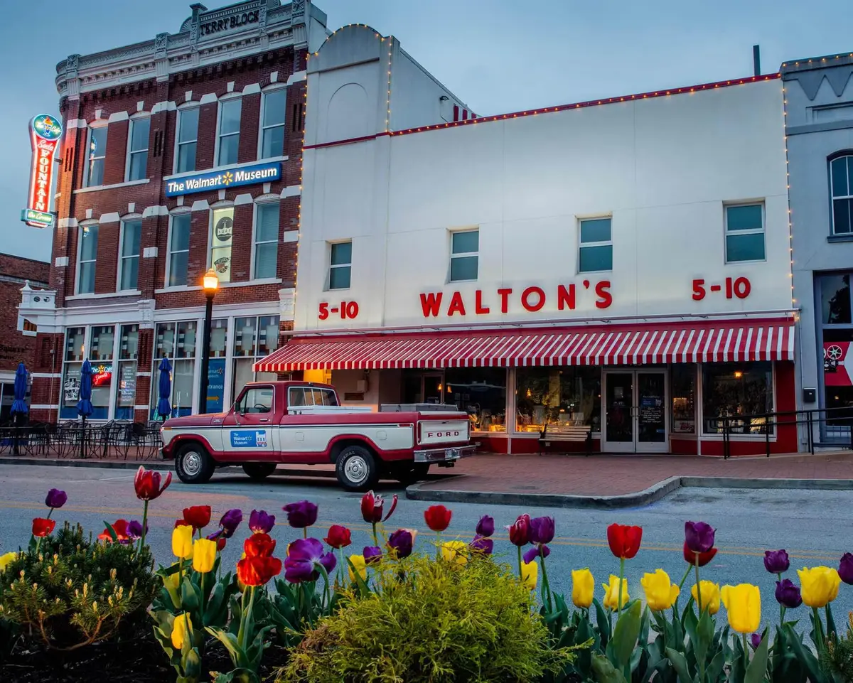 Downtown Bentonville square best place to live in NWA