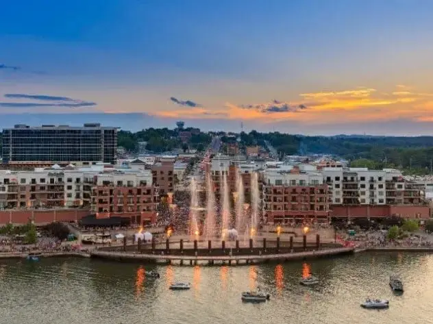 Major travel destinations and day trips near Northwest Arkansas