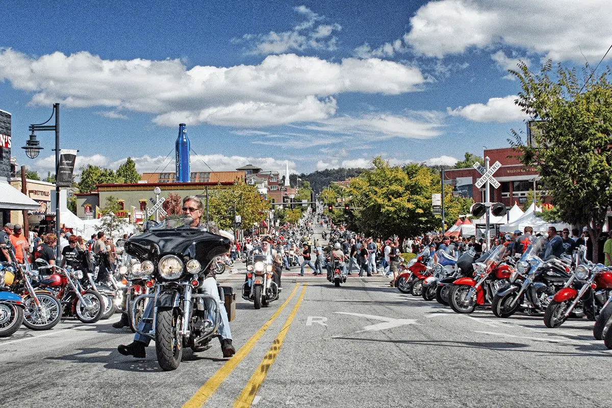 Downtown Bentonville square starter guide landmarks
