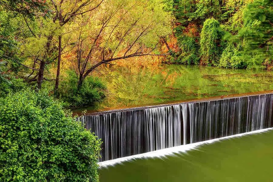 Lake Fayetteville trail and waterfall in Northwest Arkansas